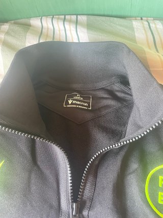 Chandal RFEF Macron Negra Talla M y S.