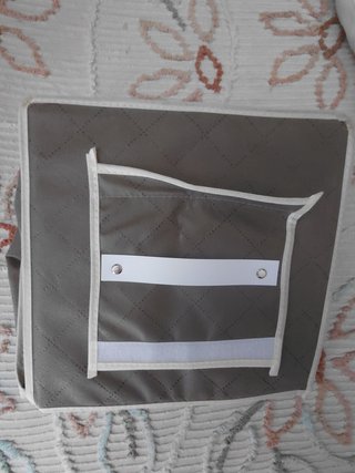 Armadio pensile e borsa portaoggetti