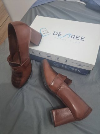 Zapatos de tacón marrones para mujer