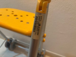 Andador Taca-Taca Amarillo con Asiento. Talla 4-5