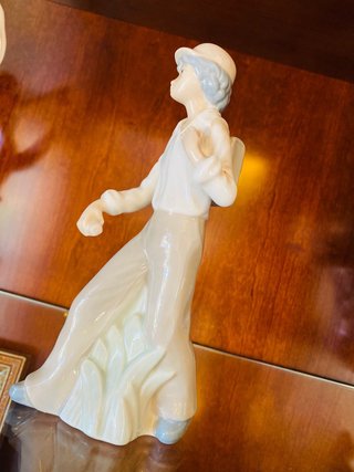 Figura porcelana Casades niño pintado a mano