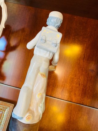 Figura porcelana Casades niño pintado a mano