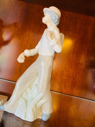 Figura porcelana Casades niño pintado a mano