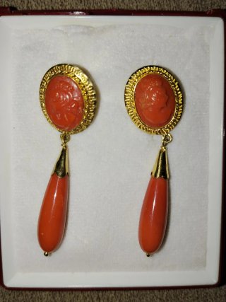 Pendientes Coral y Oro 18k
