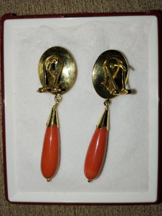 Pendientes Coral y Oro 18k