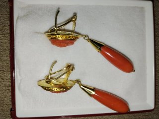 Pendientes Coral y Oro 18k