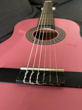 Guitarra infantil rosa