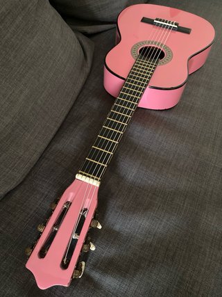 Guitarra infantil rosa