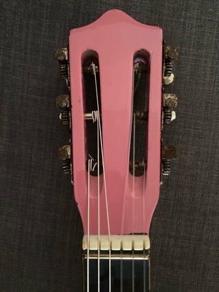 Guitarra infantil rosa