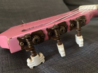 Guitarra infantil rosa