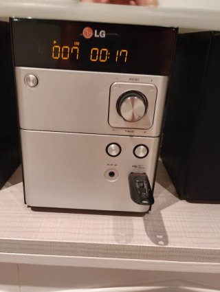 Minicadena LG CD/USB/Radio Plata