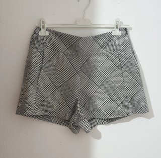 Pantalón corto cuadros talla L