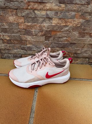Zapatillas Nike Rosas y Rojas