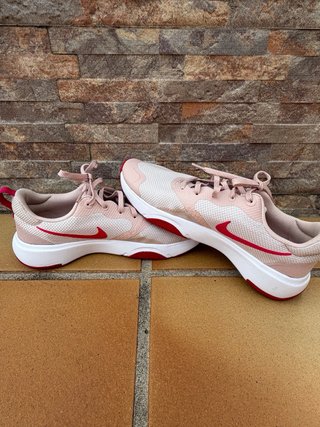Zapatillas Nike Rosas y Rojas