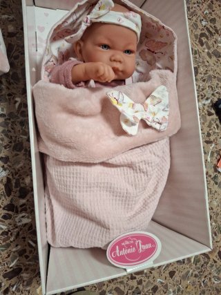 Muñeca Bebé Antonio Juan. Nica saco mariposa.