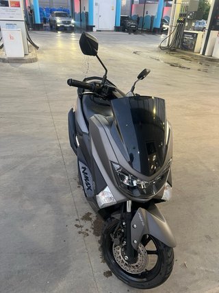 Yamaha NMAX 125 Scooter Gris/Negro