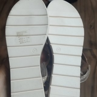 Sandalias de mujer con adornos