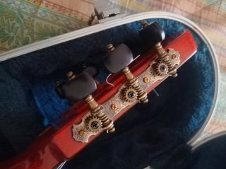 Guitarra Admira casi nueva-no bajo mas de 225-