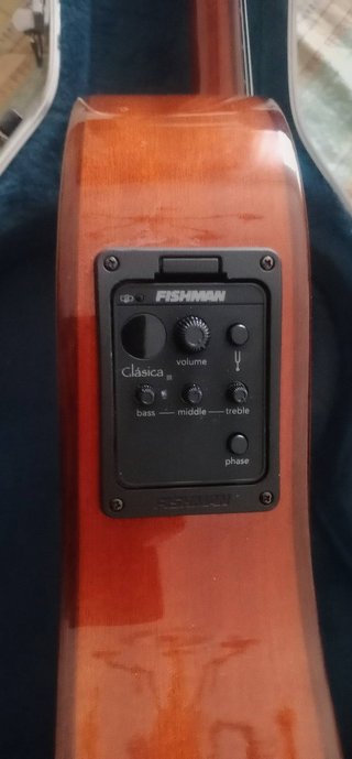 Guitarra Admira casi nueva-no bajo mas de 225-