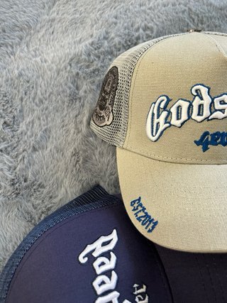 Gorras Godspeed Camuflaje y Negras