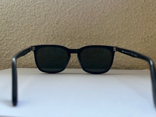 Gafas de sol negras casi nuevas