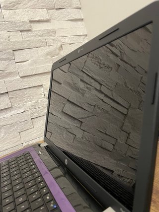 Ordenador portátil HP morado