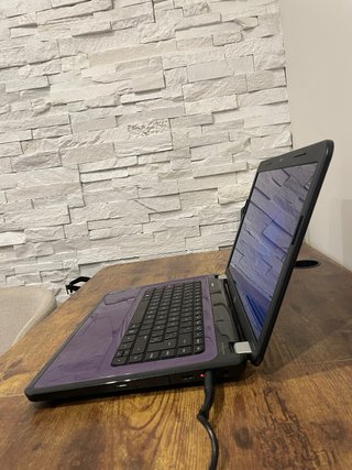Ordenador portátil HP morado