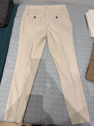 Pantalón pitillo beige