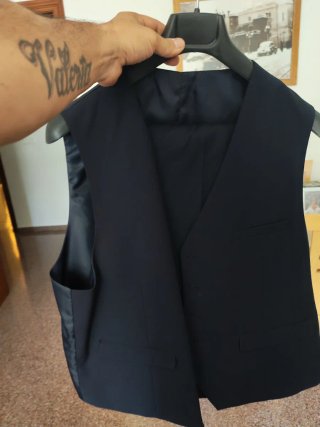 Traje de 3 piezas, azul marino con pañuelo azul