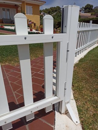 Valla de aluminio blanca