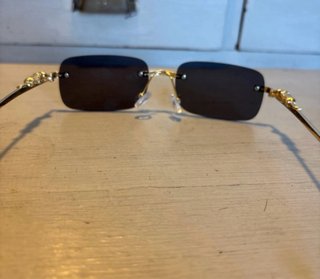 Gafas de sol sin montura doradas y negras