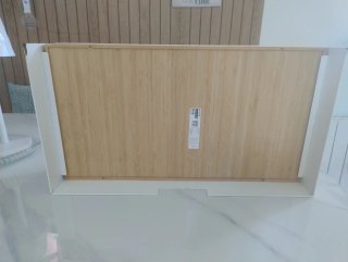 Base monitor Ikea con cajón madera