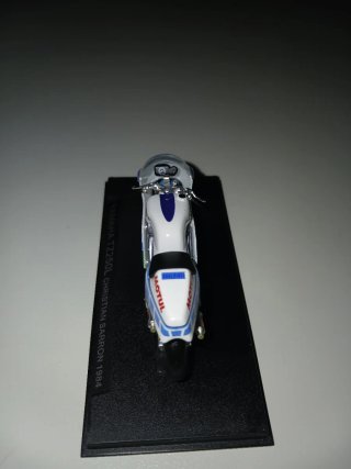 Modellino Yamaha TZ250L Christian Sarron 1984
