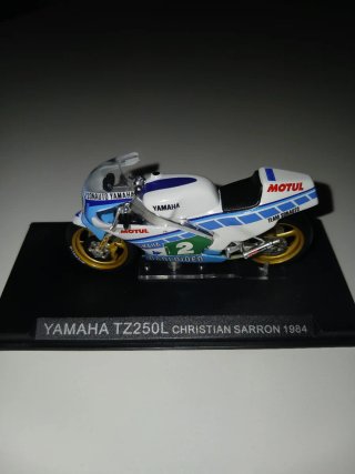 Modellino Yamaha TZ250L Christian Sarron 1984