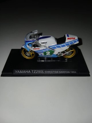 Modellino Yamaha TZ250L Christian Sarron 1984