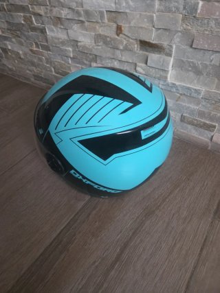 Casco de moto azul y negro