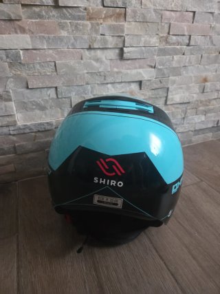Casco de moto azul y negro