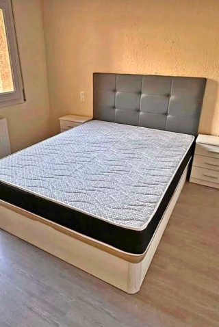 Canapé de madera con colchones viscoelastica