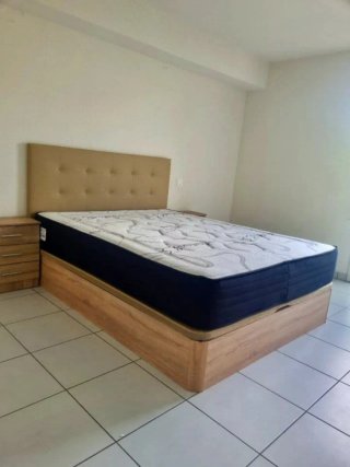 Canapé de madera con colchones viscoelastica
