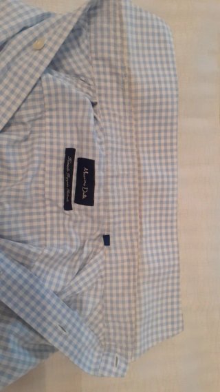 Camisa de vestir caballero a cuadros blancos azul.