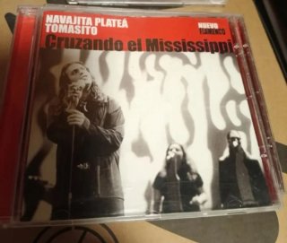 Navajita Plateá y Tomasito - Cruzando el Mississip