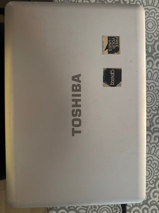 Portátil Toshiba 300GB / 4GB RAM