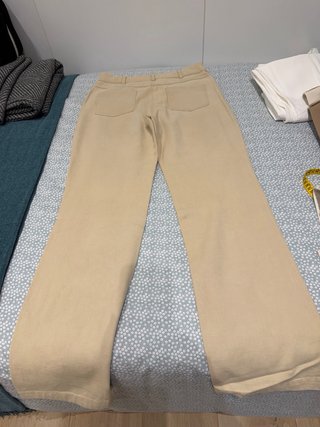Pantalón de algodón beige. Bajos pantalon 48 cm.
