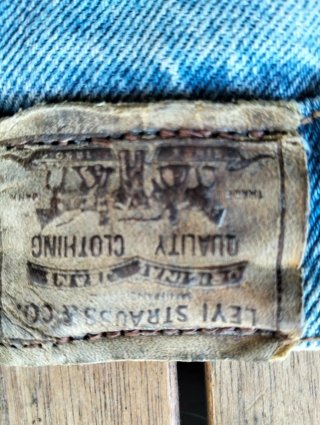 Pantalón Levi's customizado chulísimos.