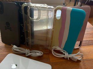 iPhone XR Blanco + Fundas