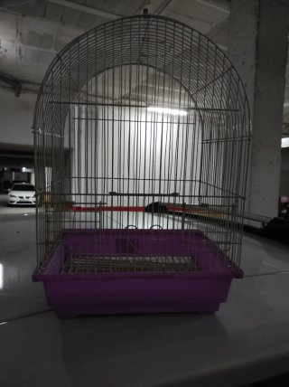 Jaula para pájaros blanca y morada