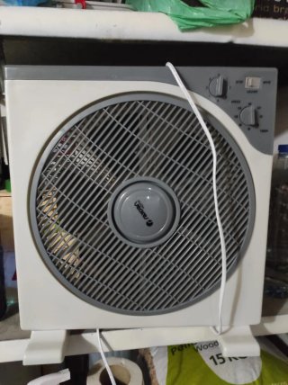 Ventilador Ufesa Blanco y Gris