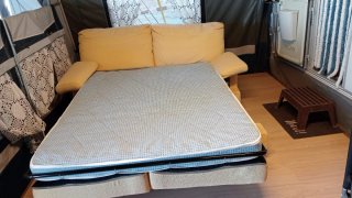 Sofá Cama Beige y Amarillo