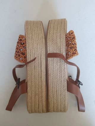 Sandalias Camila Beige y Marrón Mujer