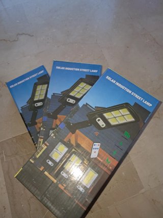 3 Lampioni Solari LED con Telecomando